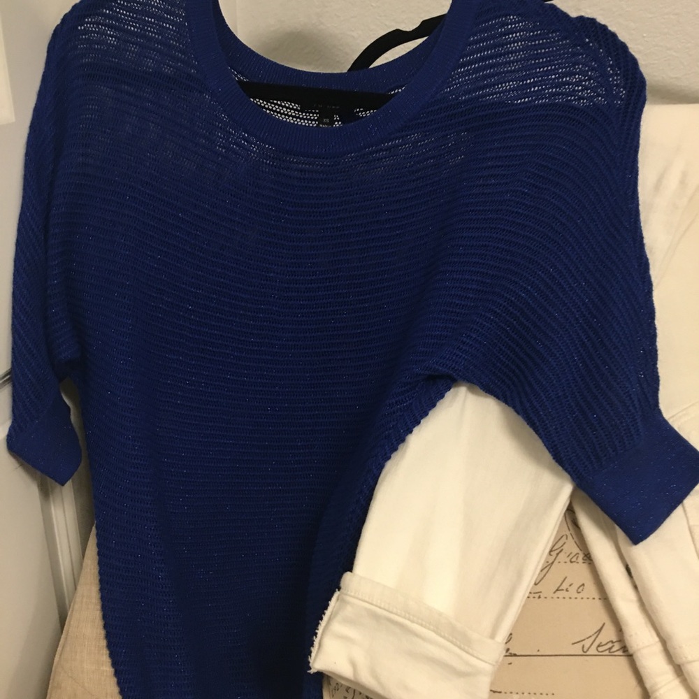 ✨ Moving sale 🚗- Gorgeous Sparkly Blue Dolman Top, Size XS - Picture 3 of 3
